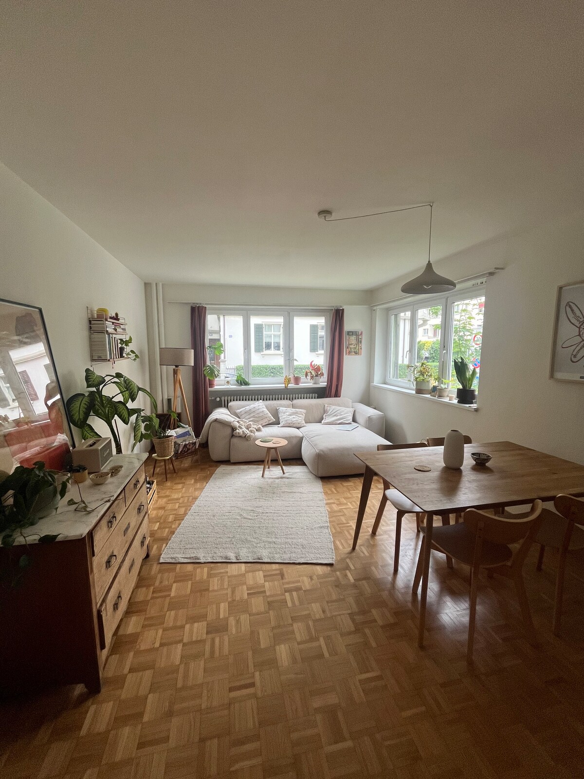 Popular Airbnb listing: Sweet apartment in Seefeld in Mühlebach