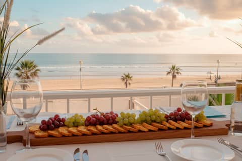 Views, private parking, lift and air cond.