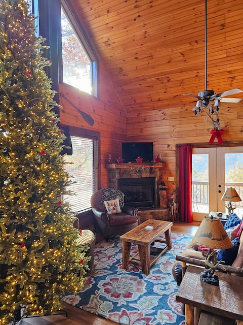 Successful Airbnb property: Cardinal Treehouse Calling You! in Bryson City / Great Smoky Mountains