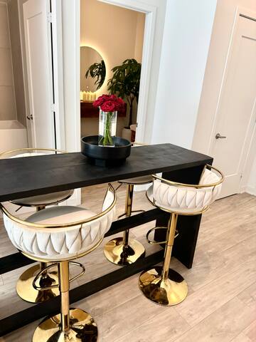 Luxury DT Toronto Core Condo | 2 Bedroom + 2 Bath gallery image 5