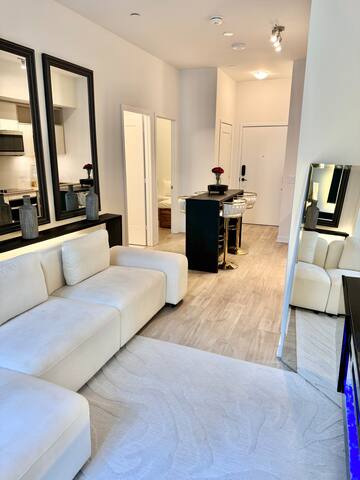 Luxury DT Toronto Core Condo | 2 Bedroom + 2 Bath gallery image 2
