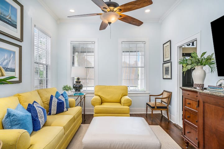 Historic Ocean Shore Retreat - Galveston, TX
