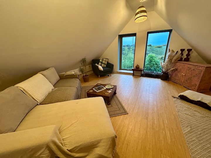 Manitowan
Double Bedroom, Lounge And Own Bathroom - Uig