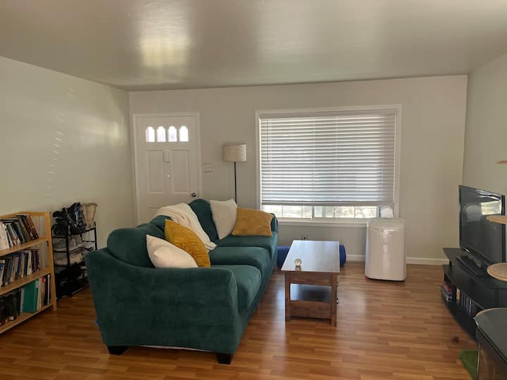 Private Bedroom And Bathroom/quiet Neighborhood - Reno, NV