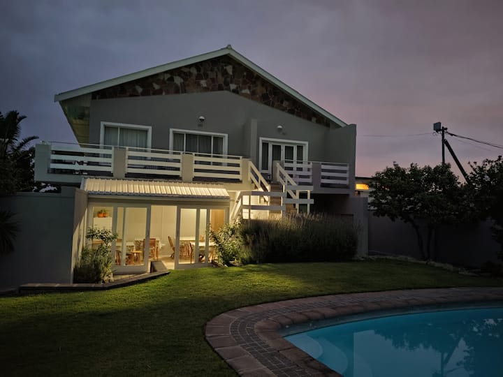 Elegant Queen With Private Patio Room 2 - Kleinmond