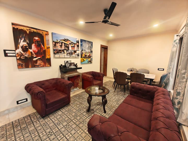 Pherans & Fireplaces:
 Your Cozy 3br/3ba Srinagar - Srinagar
