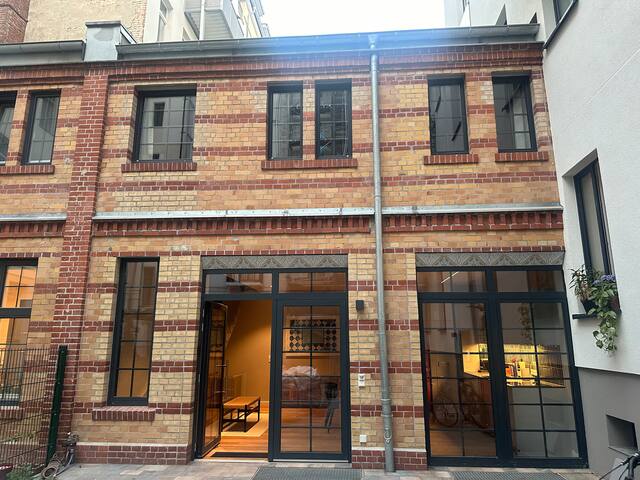 Spacious & quiet Townhouse, central, 2 baths, gym gallery image 5