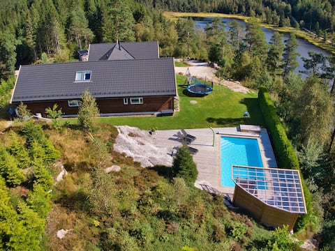 Rural house with heated pool