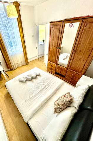 STUNNiNG – 3 Double Bedroom FLAT in Central London gallery image 2