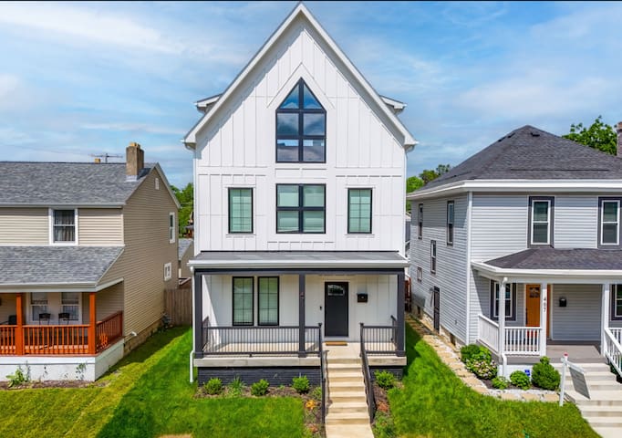 Amazing – Hot Tub, Private Garage, Tesla Charger gallery image 4