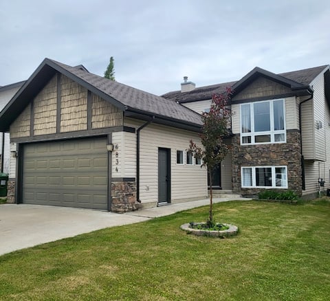 Entire Home in Rocky Mountain House