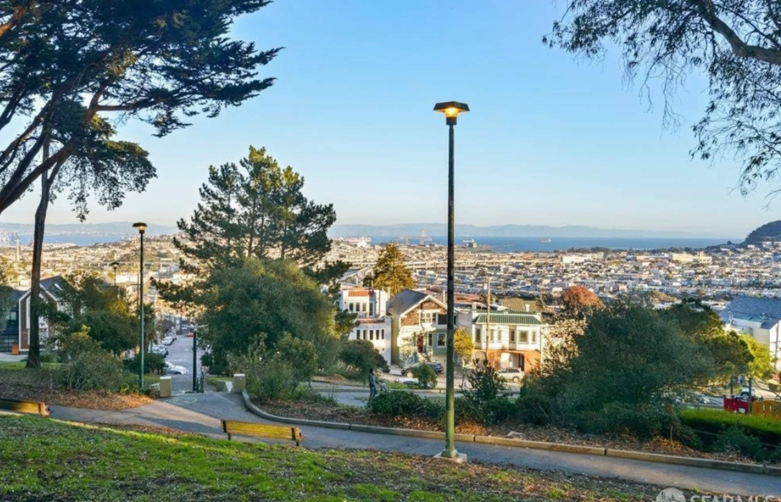 Home in San Francisco · ★5.0 · 3 bedrooms · 4 beds · 2 baths - Image 49