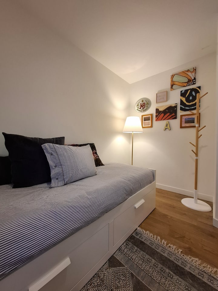 kitanda cha watu wawili sentimita 200 X 90