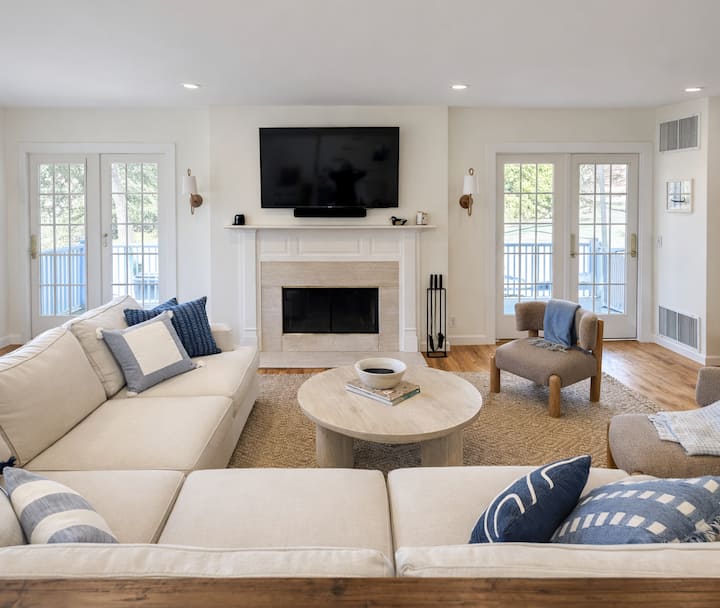 Bright Beach House With Private Beach Access - Croteaux Vineyards, Southold