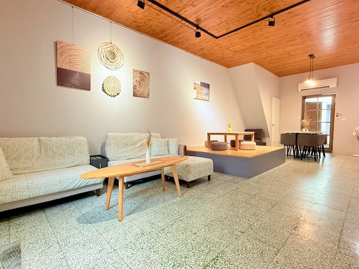 100+ Year Old House/ 165 M² Gf Pool/ Best Location - Taiwan