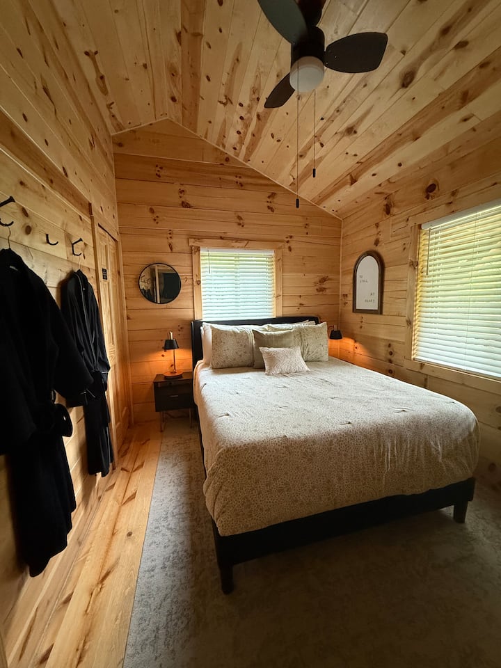 Driftwood Cabin - Shalom Cabin with Private Hot Tub