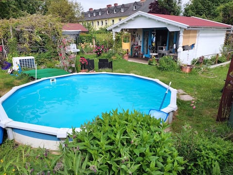 Garden cabin with pool, C toilet, shower & carport