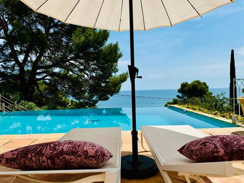 "L'équinoxe" House overlooking the sea