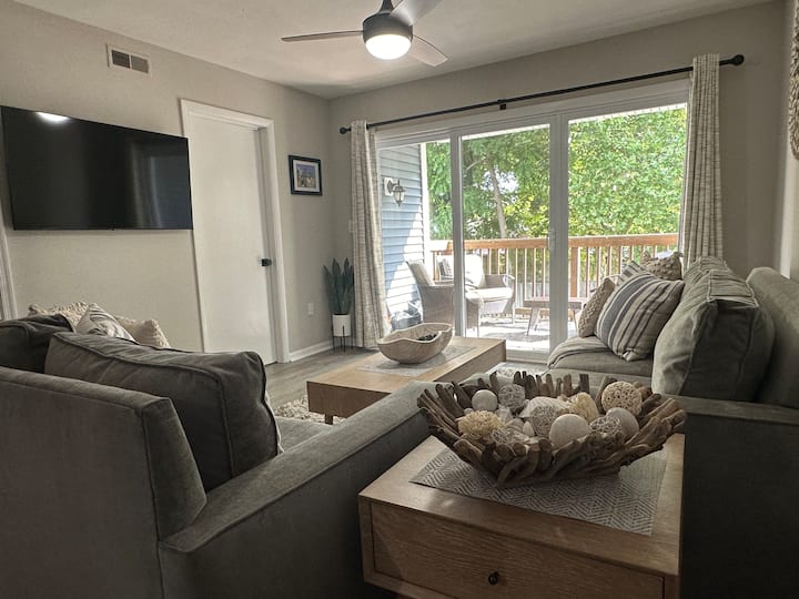 Pelican Cove, 2bd 2bth Condo, Pool + Parking Pass - Rehoboth Beach, DE
