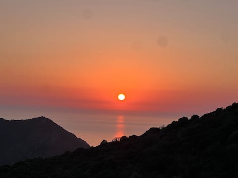 Modern 4-bedroom sea view villa – 6 people