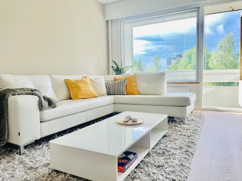 Cozy up in an elegant triangle on the edge of the park
