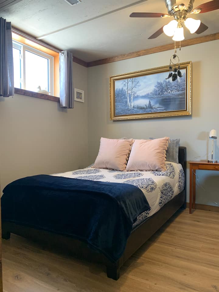 זו סוויטת הקוליברי המרווחת עם מיטה זוגית. 