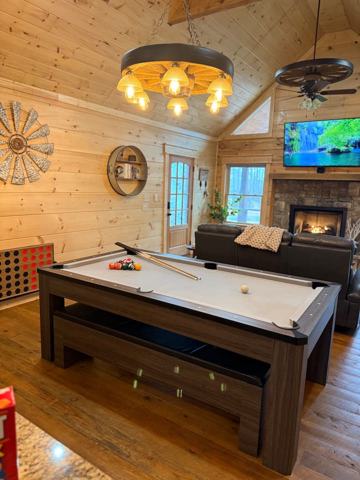 Luxury Cabin Escape | Hot Tub • Wineries • Rivers - Ellijay, GA