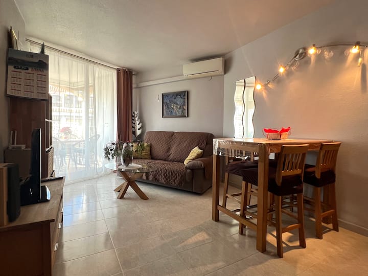 Sunny Apartment In Calp: Beach And Pool 7 Min Away - Calpe