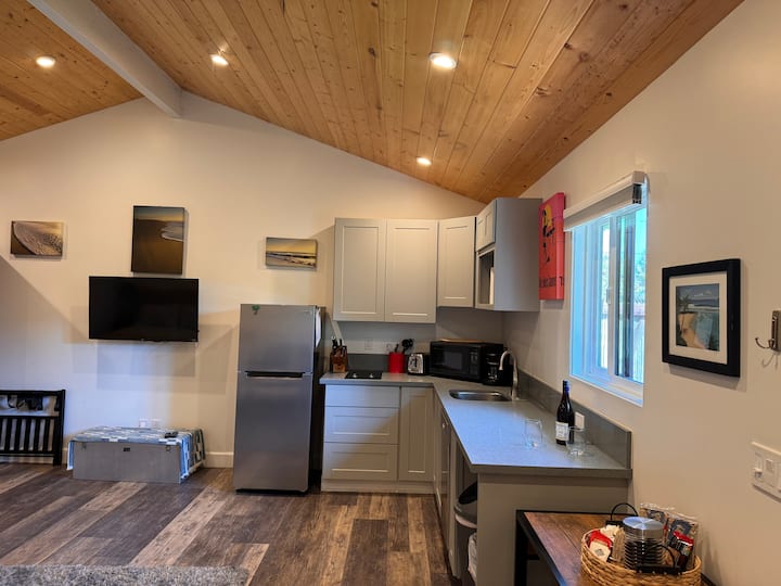 Shoreline Beach Studio - Santa Barbara, CA