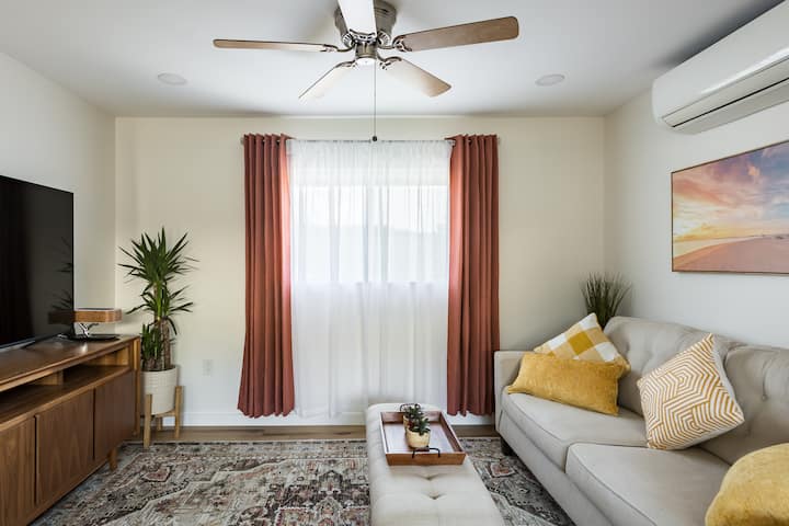 La Mesa's Jewel Cottage - スプリング・バレー, CA