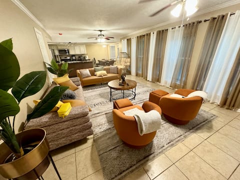 Top performing Airbnb: Spacious pool house in Greater Inwood