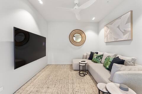 Top Airbnb: Luxurious 2BR/2BA Apartment @ The Miles Residences in Coolangatta