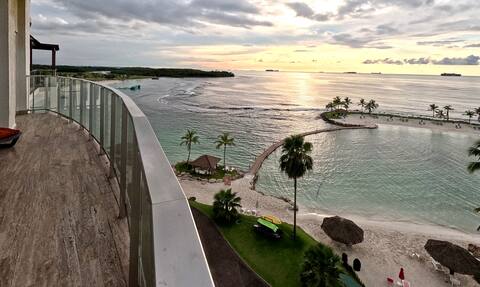 Large Oceanfront Balcony in Playa Escondida
