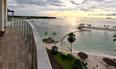 Large Oceanfront Balcony in Playa Escondida