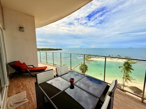 Large balcony facing the sea in Playa Escondida