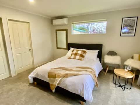 Top Airbnb: Wine O’clock Inn in Cromwell