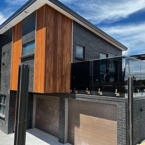 AKL Airport 10 mins Luxury & Spa