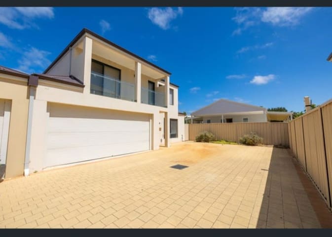 Seaviews-Looking for the ultimate coastal escape!