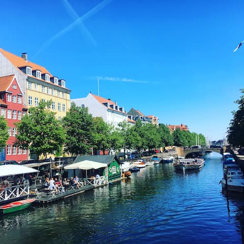 Luxury Designer Penthouse Overlooking the C@nal!