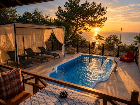 Duplex Villa by the sea with private pool