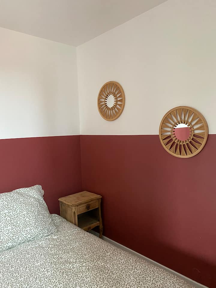 卧室设有1张单人床，毗邻3号卧室