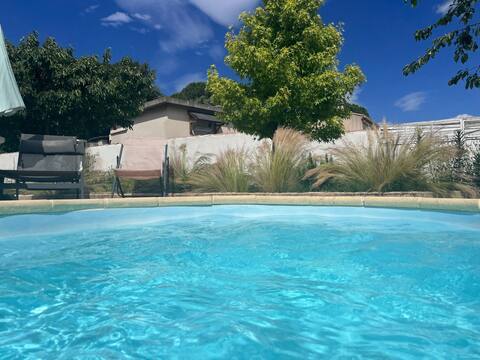 Quiet house with pool