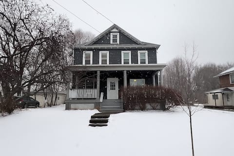 Spacious Ski Chalet Near Killington w/ Pool Table