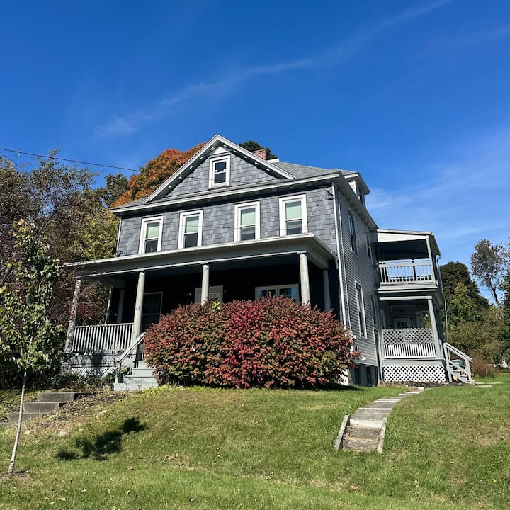 Summer Lodge Near Killington w/ Pool Table