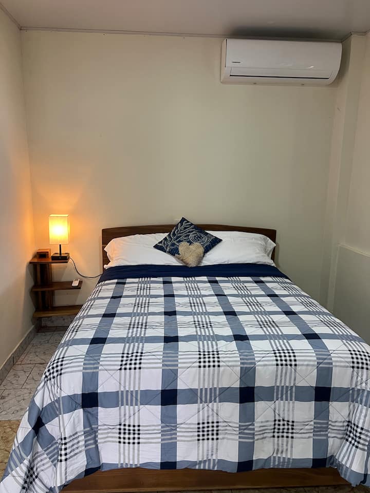 Cómoda cama tamaño queen