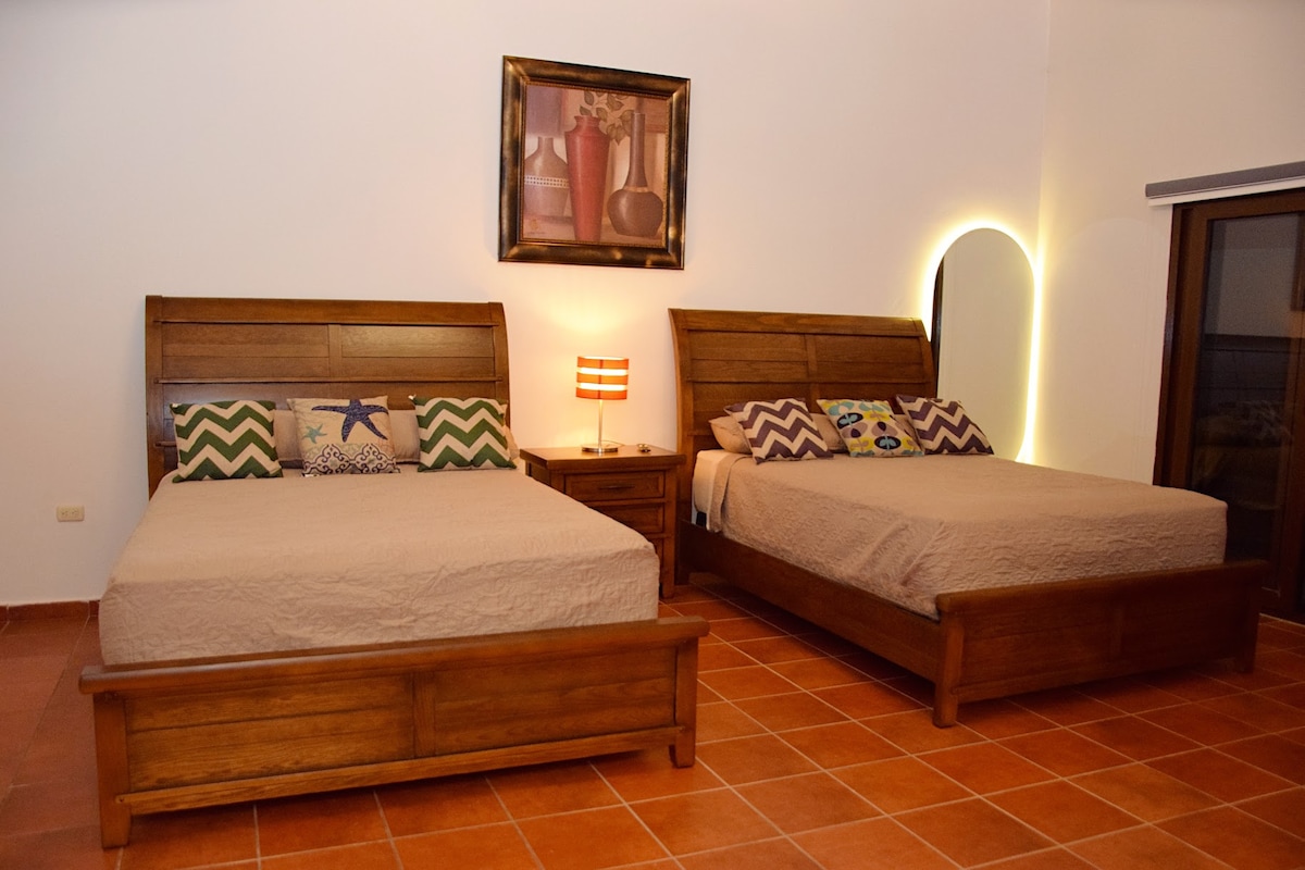 חדרים מרווחים, עם נוחות, מקום מושלם למנוחה. 