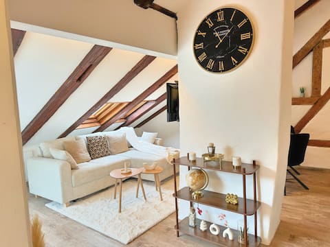 A&Y LakeHouse Golden Swan Lucerne at Lake | 10 PPL