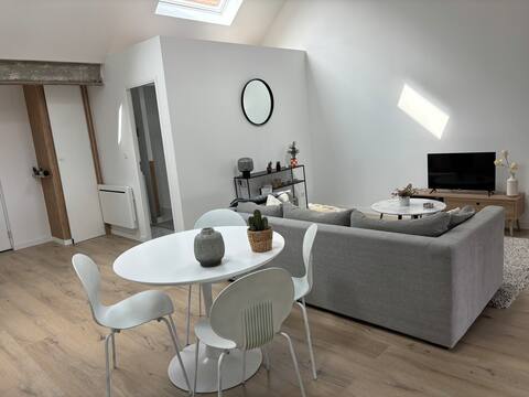 Airbnb performant: Modern loft overlooking the city with loggia à Tourcoing