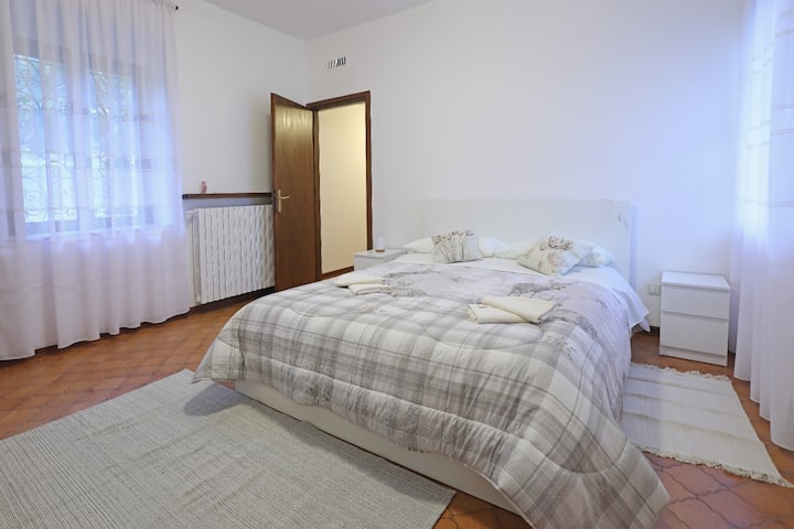 Chumba kizuri cha kulala chenye mwonekano wa ziwa!!