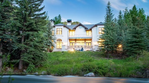 Grand Hyatt|The Grand Mountain Chateau with Sweepi